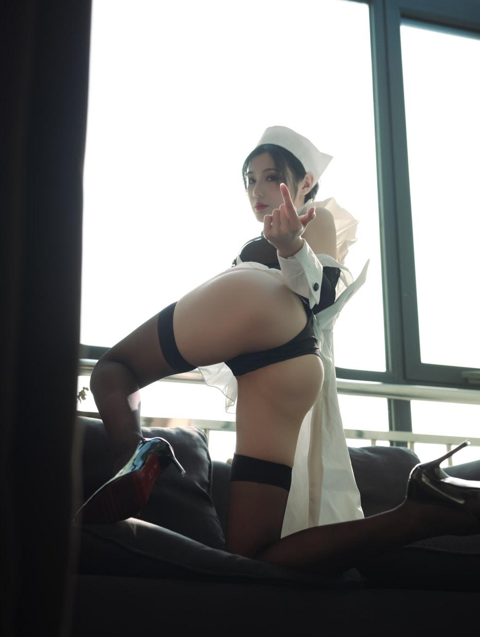 一米八的大梨子 吊带袜女仆-完美佳人